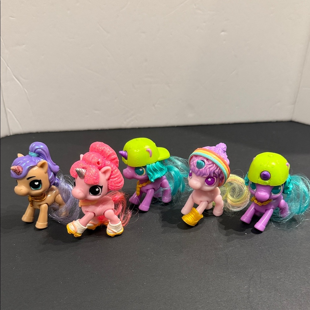 Zuru Unicorn Squad Surprise Pet Figure Lot of 5 Unicorns.